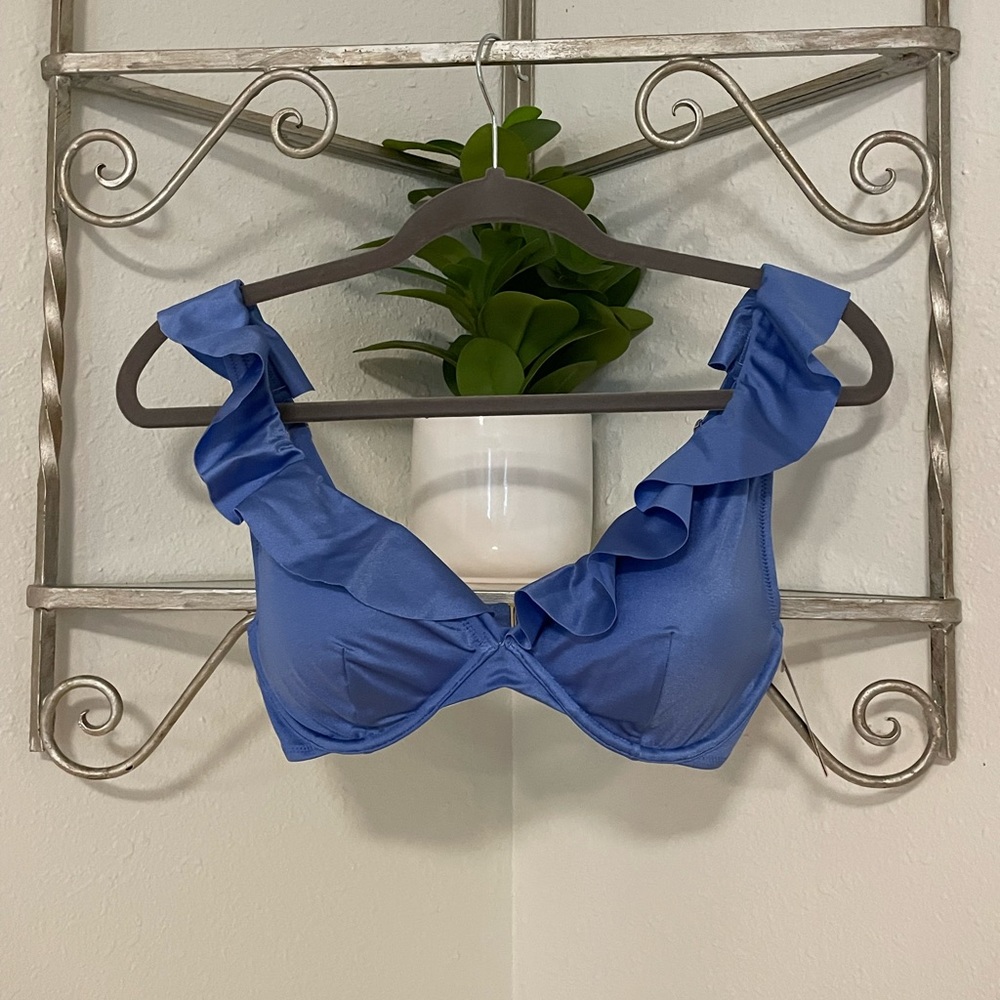 NWT Victoria’s Secret Plunge Ruffle Swim Top